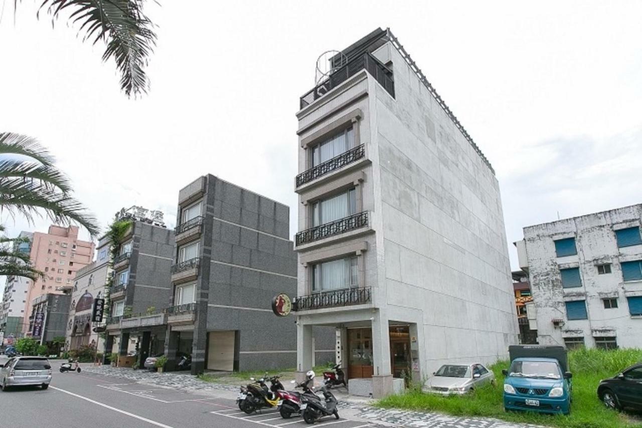 小松鼠站前電梯民宿可加購早餐及車位-預定3天打八折-房型限定詳情請來電洽詢活動方案 Hualien City Ngoại thất bức ảnh